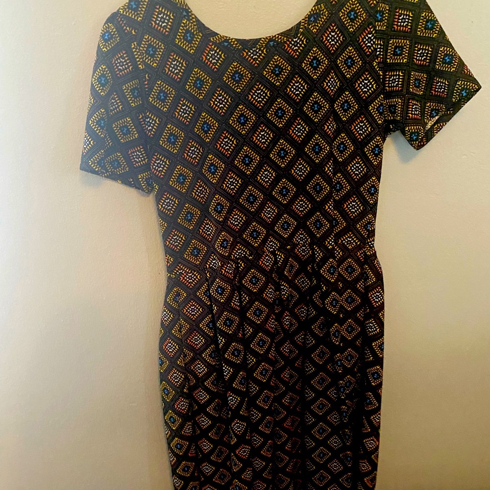 Knee length dress, zipper back, WITH POCKETS!
